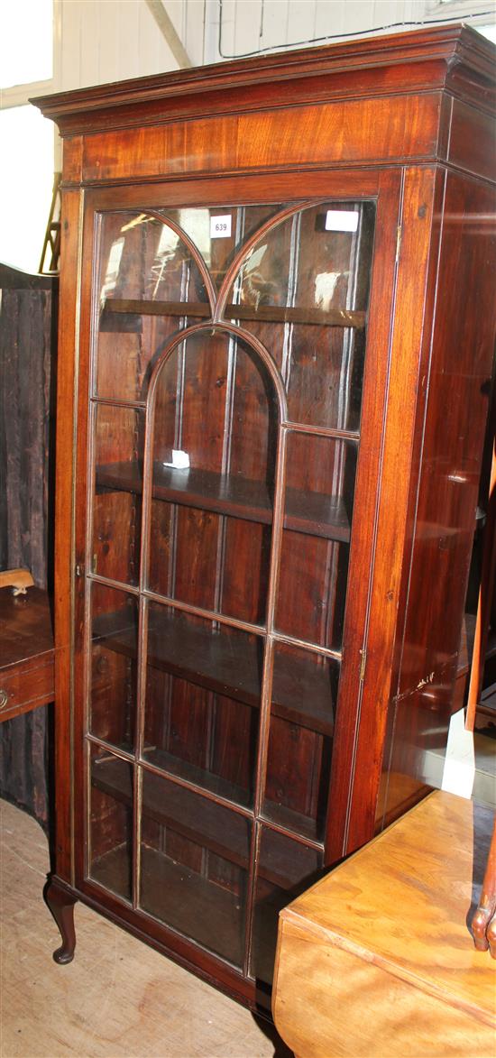 Georgian design mahogany glazed bookcase(-)